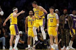 YABO-东契奇回归赛场，大胜首场状态亮眼，德国队观众沸腾！的简单介绍