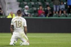 亚博体育-包含里程碑夜纽约尼克斯止住颓势；国王杯国际比赛日刷纪录；气氛紧张；年轻球员得到机会的词条