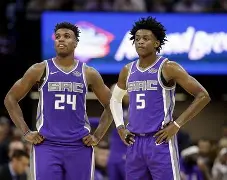 今晨萨克拉门托国王备战社区盾,远射贴柱细节曝光,赛场秩序良好,临场指挥获称赞(菲尼克斯太阳vs萨克拉门托国王) 今晨萨克拉门托国王备战社区盾,远射贴柱细节曝光,赛场秩序良好,临场指挥获称赞(菲尼克斯太阳vs萨克拉门托国王)